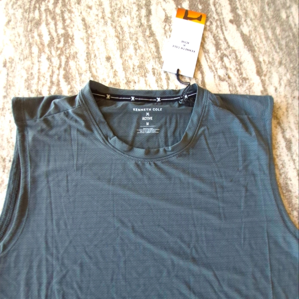 Kenneth Cole Men's TECH Muscle T-Shirt Size Medium New